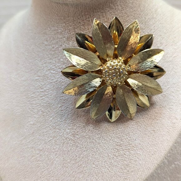 Sarah Coventry Jewelry - Vintage SARAH COVENTRY Sunflower Daisy Brooch Pin Retro Mod Floral